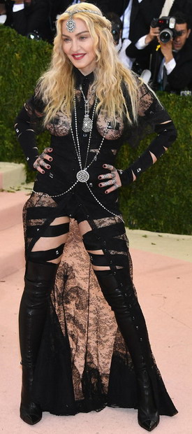 Мадона во Givenchy
