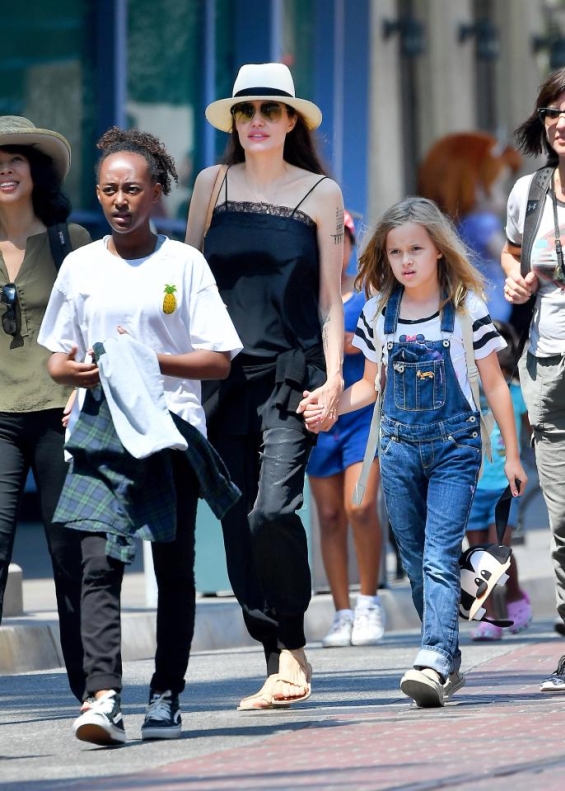 Анџелина Џоли со децата