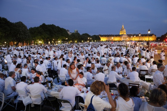 Вечера во бело во Париз